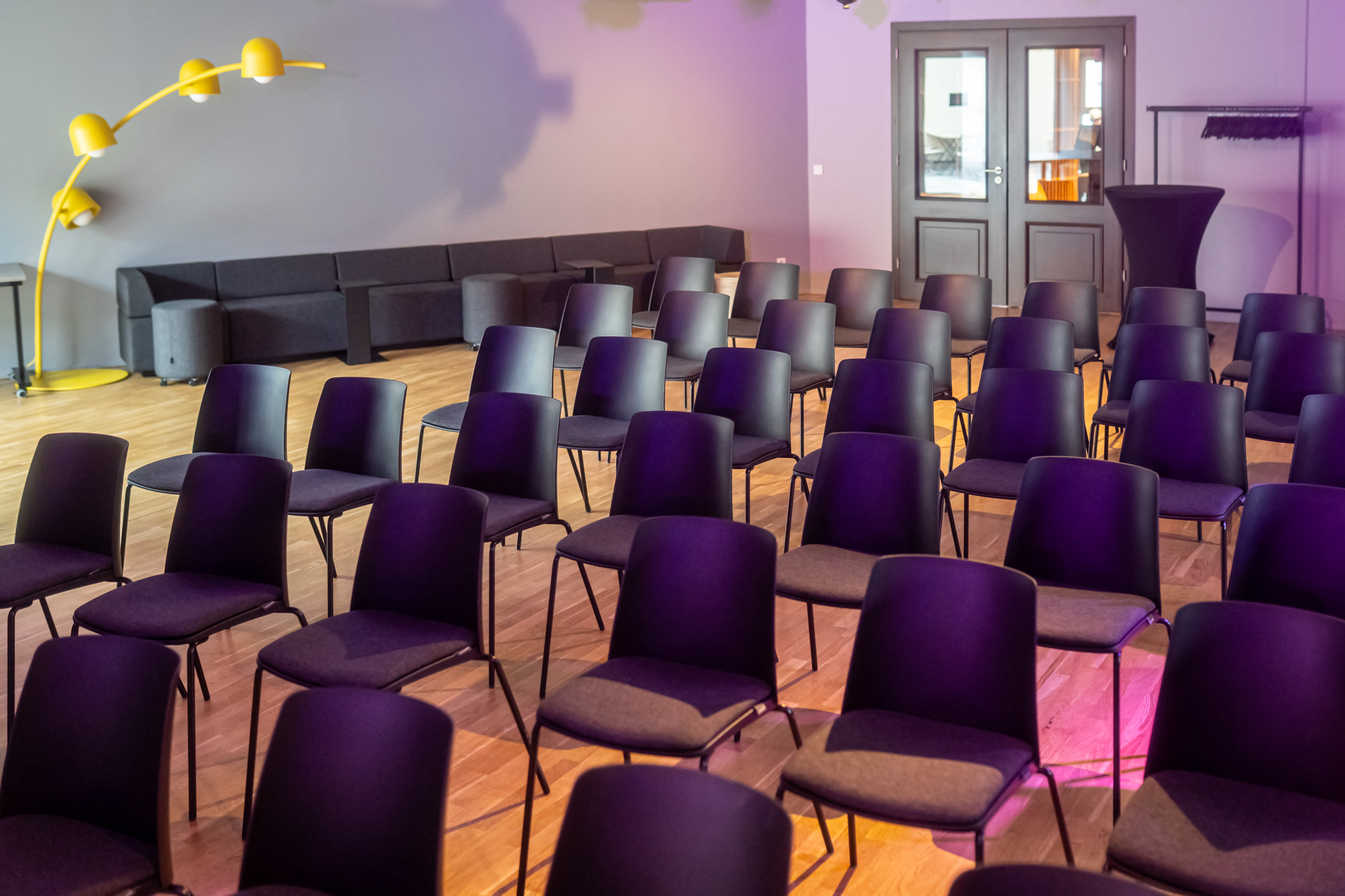 Event Loft mit Bestuhlung - Ansicht aus Richtung der Bühne