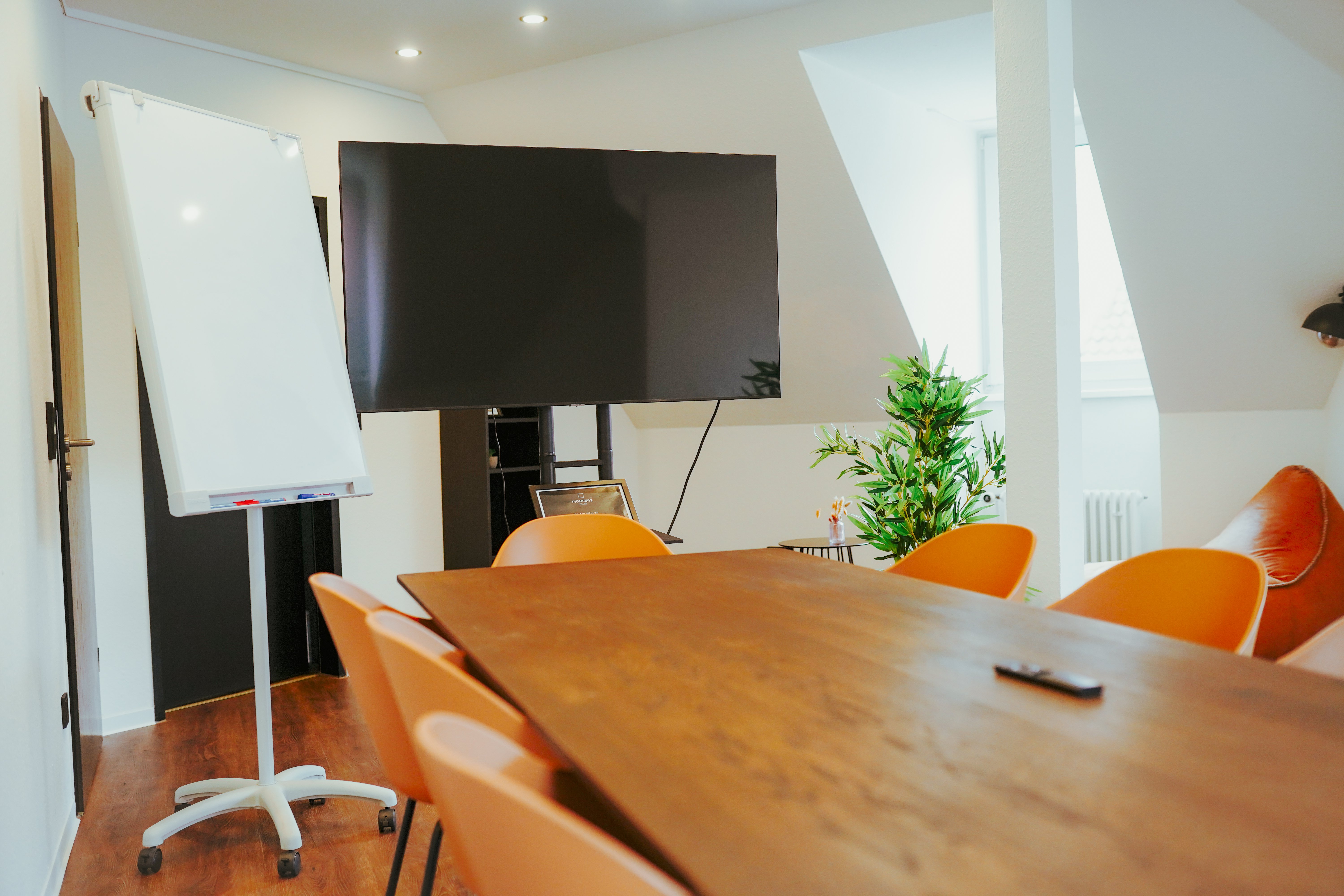 Pioneers Flat - Bild 1